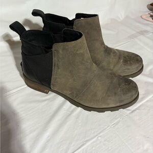 Sorel Women's Ankle Boots in Olive and Black